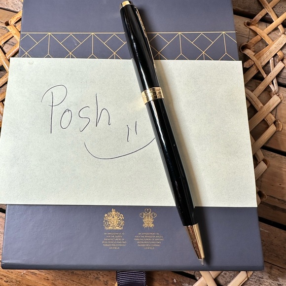 ✍️Parker Pen black and gold with box and case writes in black - Picture 5 of 12